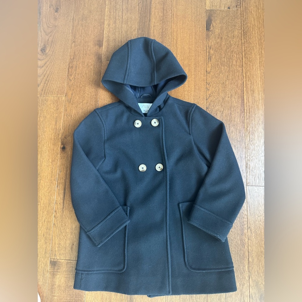 Gently used classic hooded double-breasted coat for girls in navy. Size 8-9